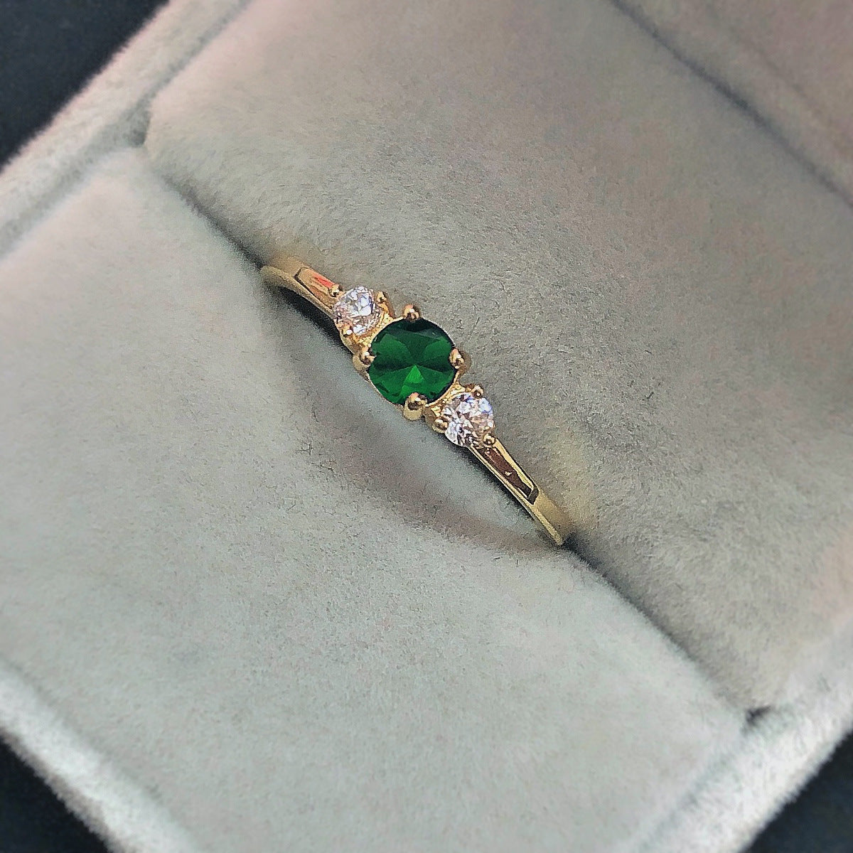 European And American Simple Women's Wedding Ring Inlaid Zircon Gold Plated