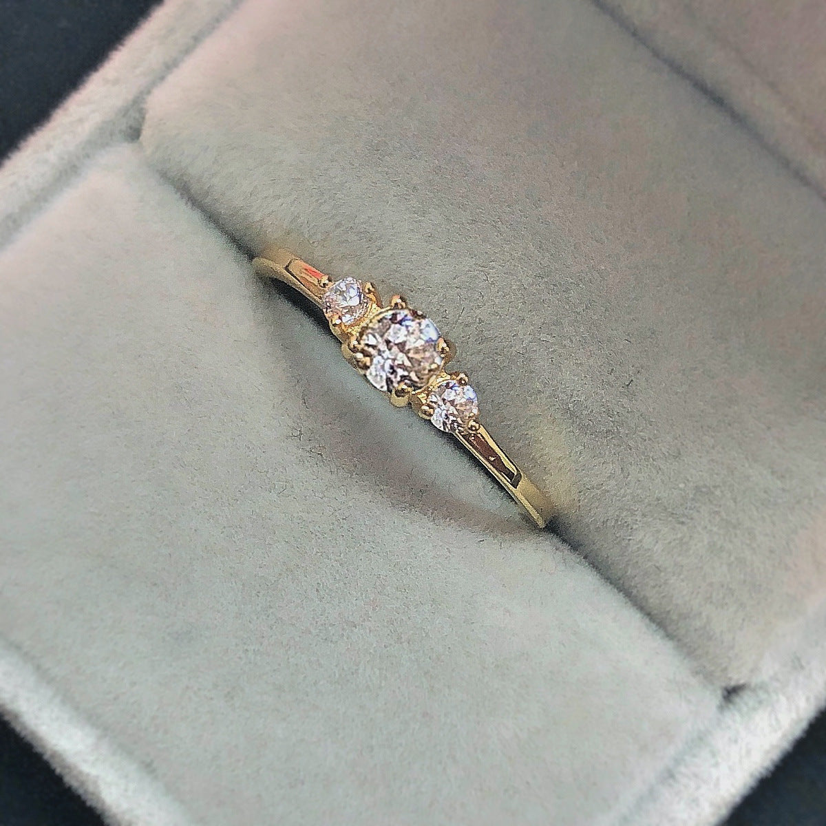 European And American Simple Women's Wedding Ring Inlaid Zircon Gold Plated
