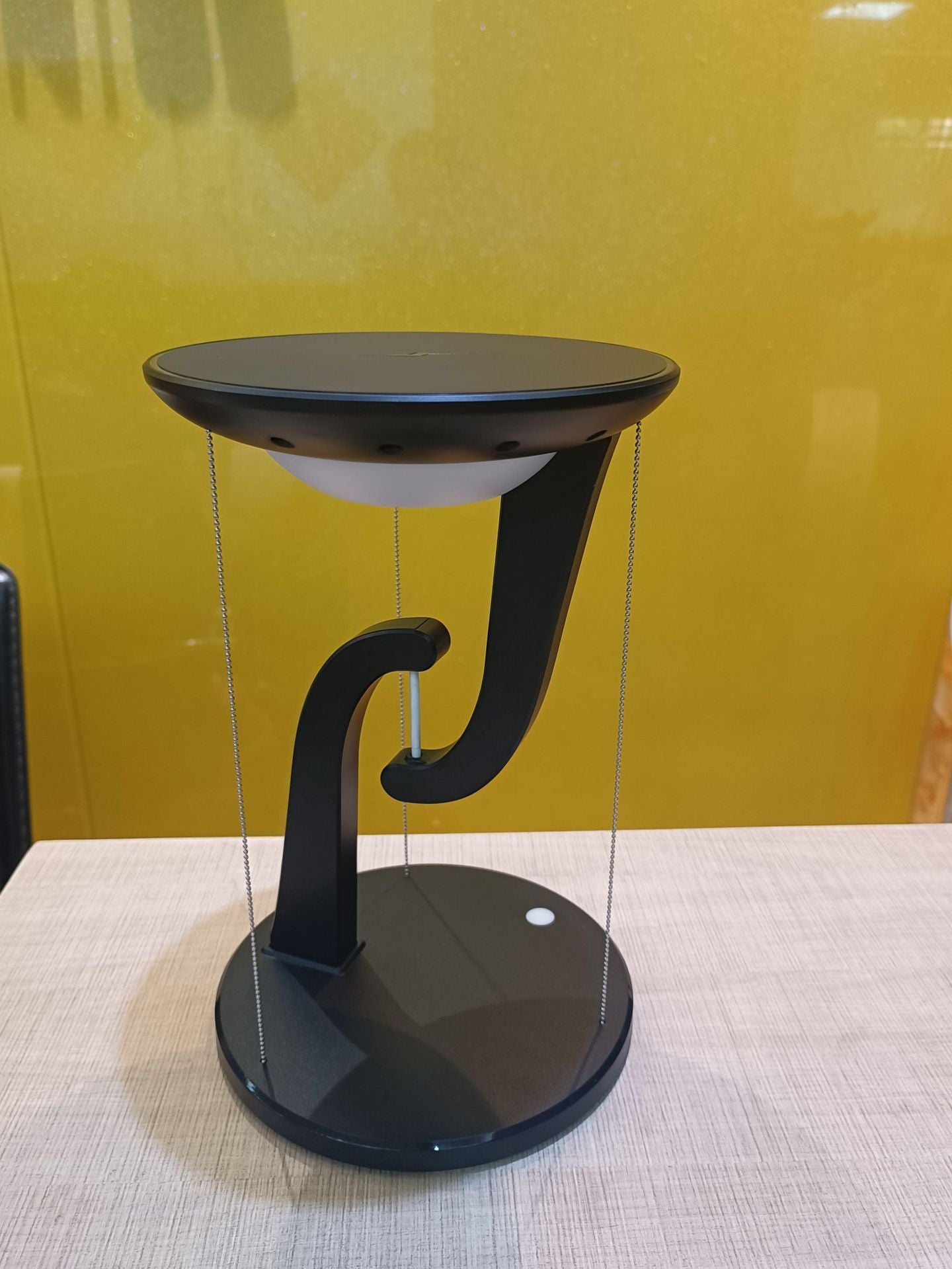 Creative Smart Wireless Phone Charger