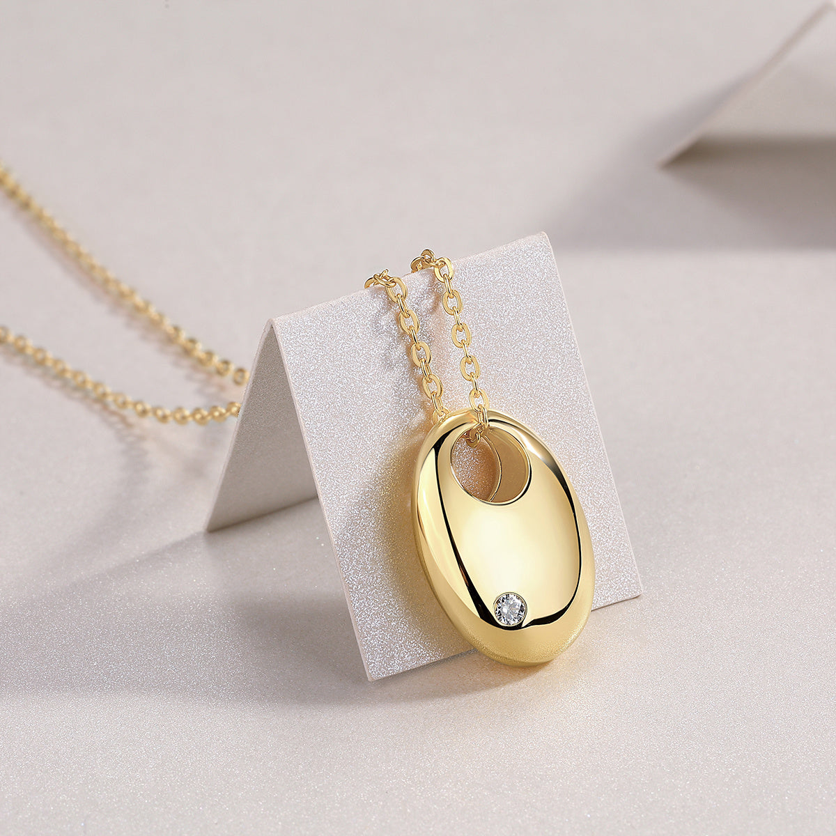 First Encounter - A Fashionable And Trendy Diamond Pendant Necklace